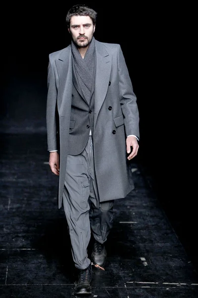 Look 17